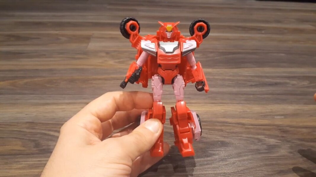  In Hand Image Of Transformers EarthSpark Elita 1 Warrior Class  (2 of 15)